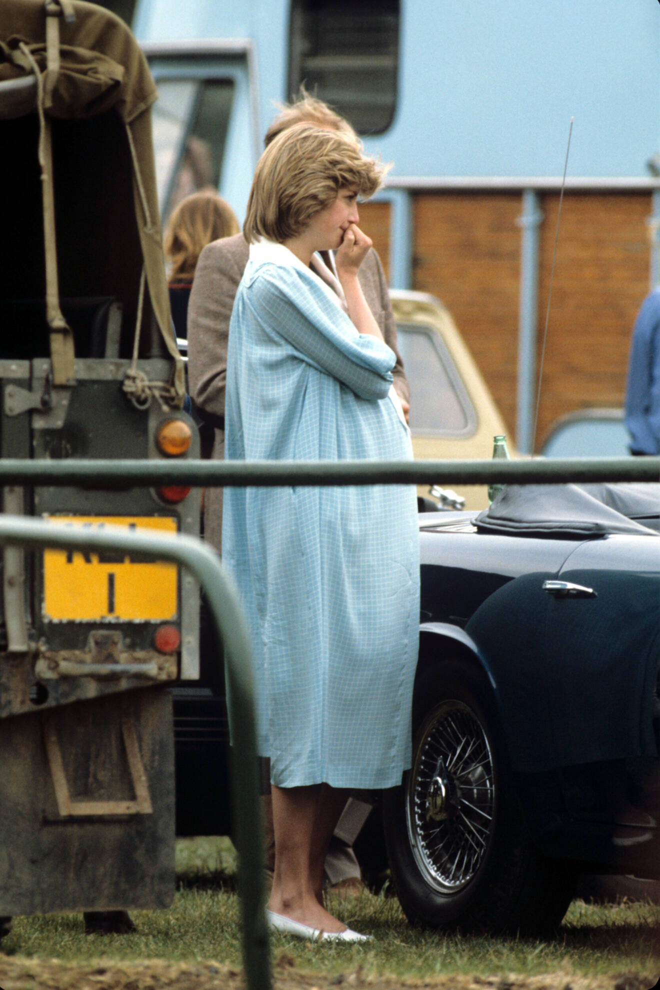 Dianas gravidstil – blå klänning sommar