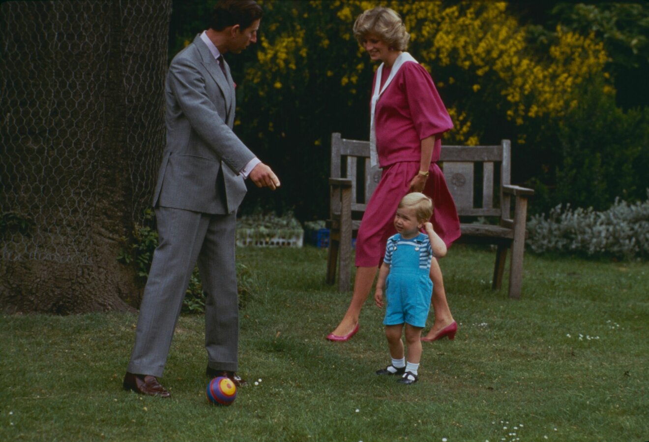 Dianas gravidstil – rosa set med kjol och topp