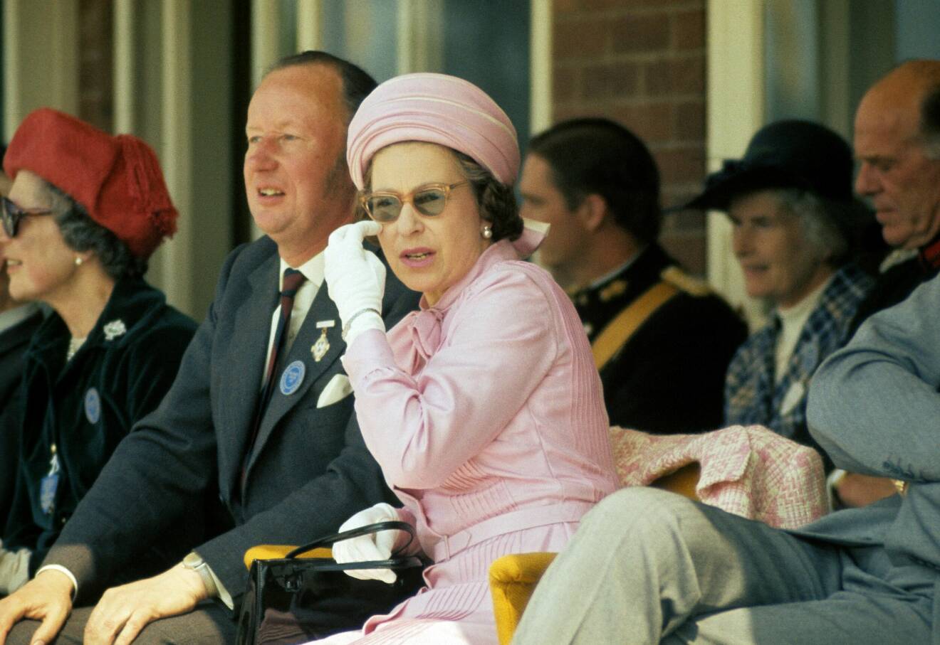 Drottning Elizabeths bästa looks – 1975