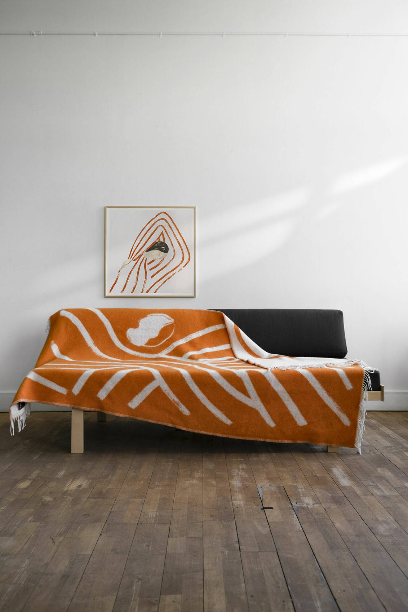 <i>Sofia Lind wool blanket</i>, 1 750 kr, och Own strokes poster, 650 kr, Fine Little Day.