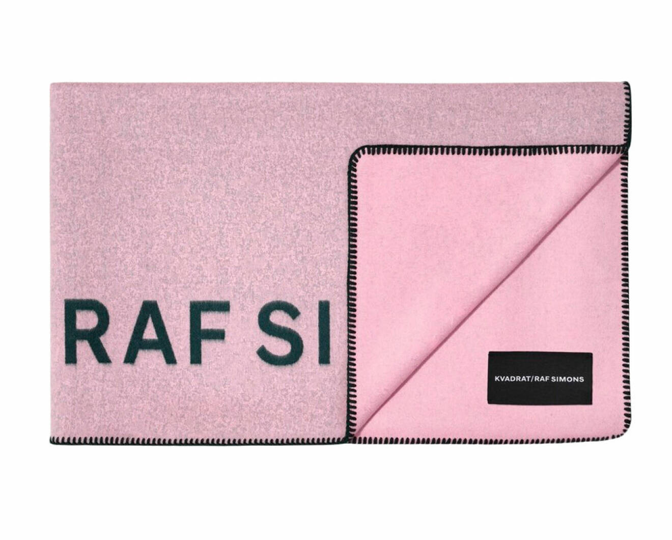 Rosa filt av designern Raf Simons, 19 497  kr, Kvadrat.