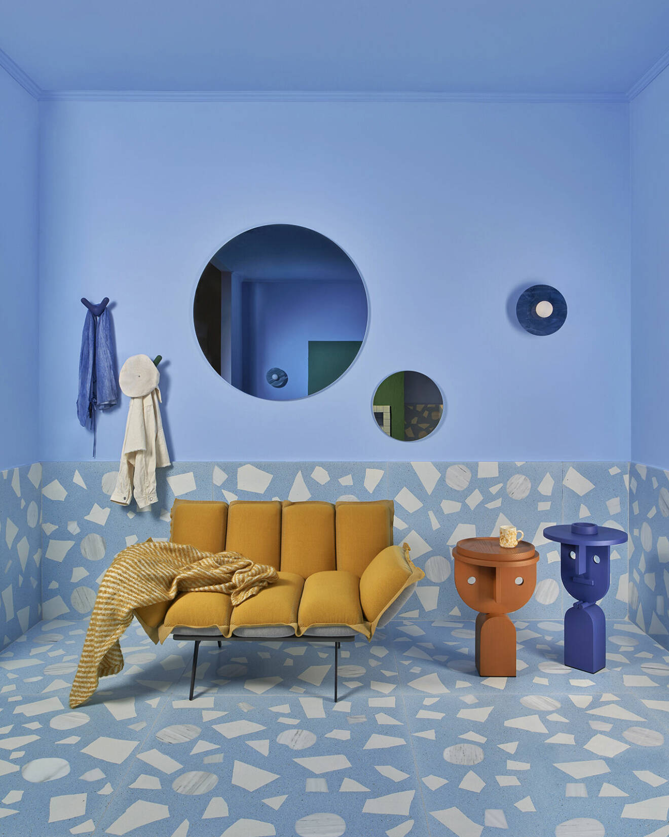 Tekla Evelina Severin är en inredningsarkitekt och kolorist vars djärva färgkompositioner lyfter varje rum och objekt hon rör vid.