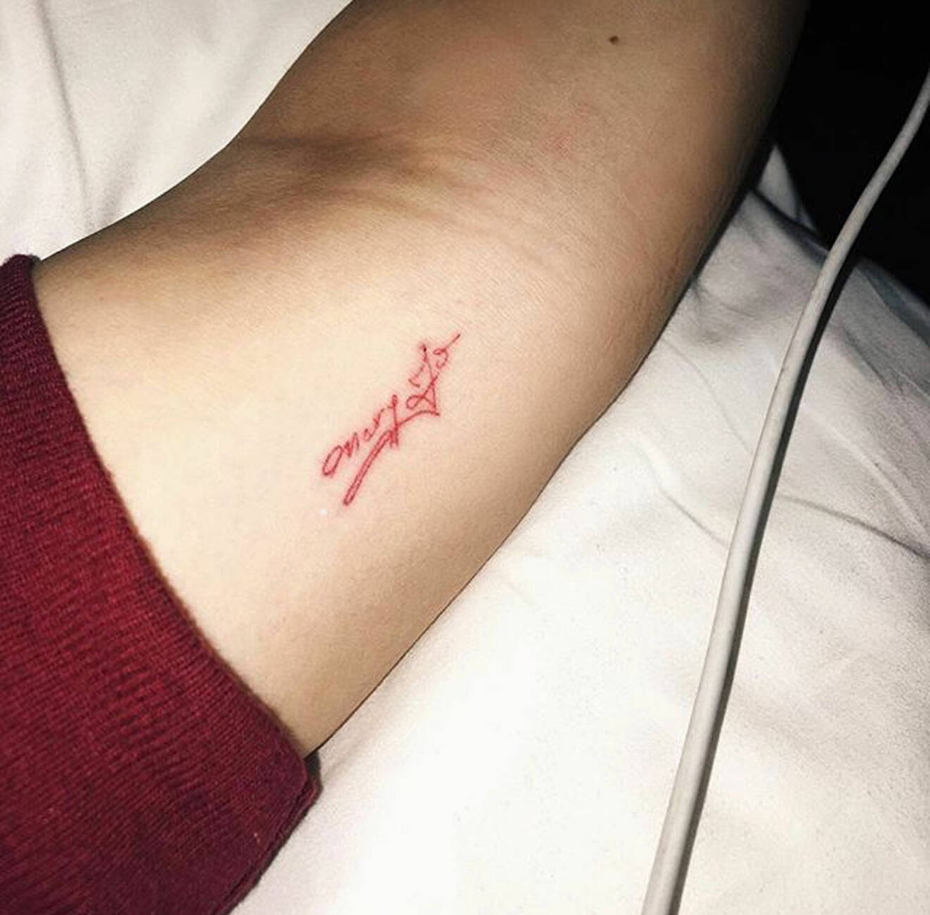 Kylie Jenner tatuering, mormors namn