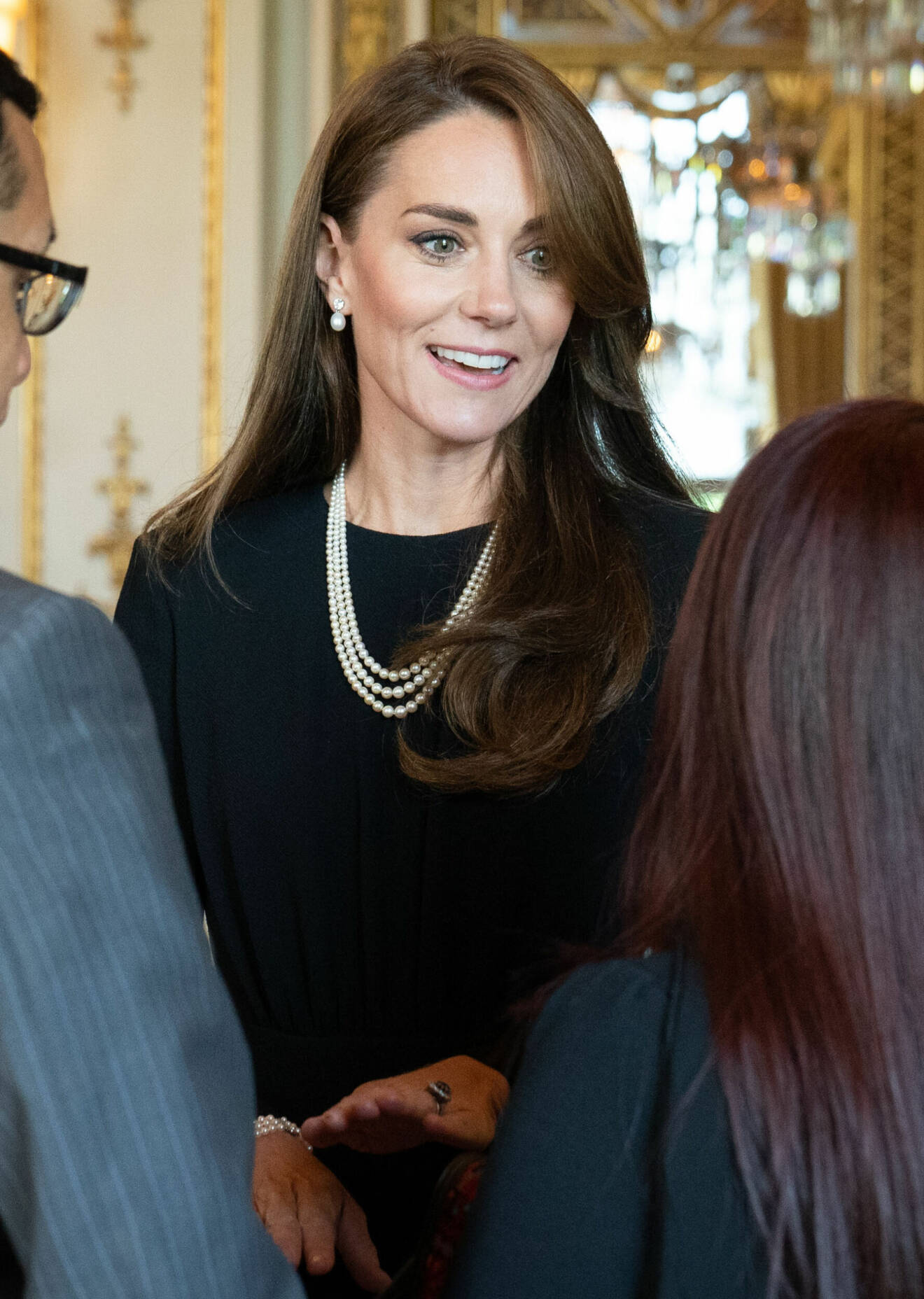 Kate Middleton bär drottning Elizabeths smycken