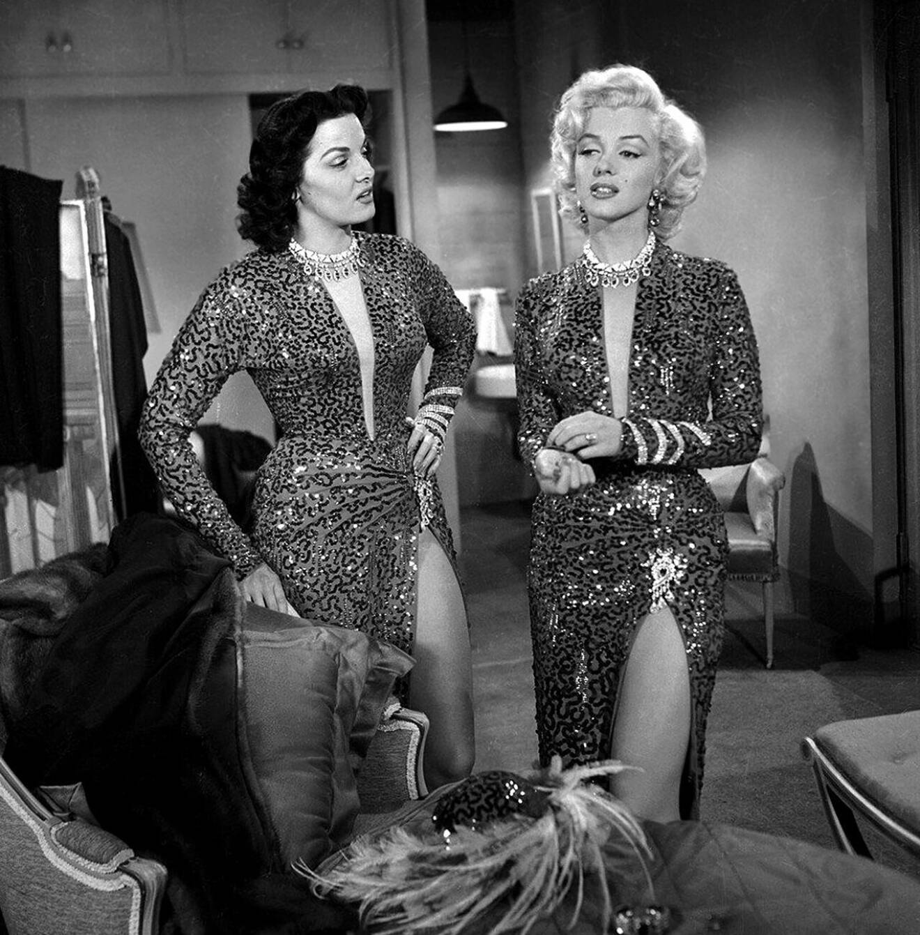 Jane Russel och Marilyn Monroe i filmen Gentlemen prefer blondes från 1953.