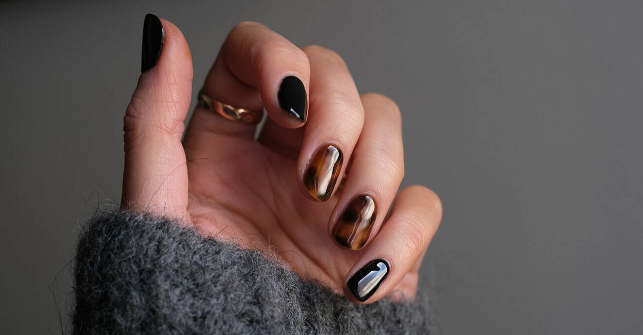 Den nya trenden nail slugging som vårdar och stärker dina naglar.