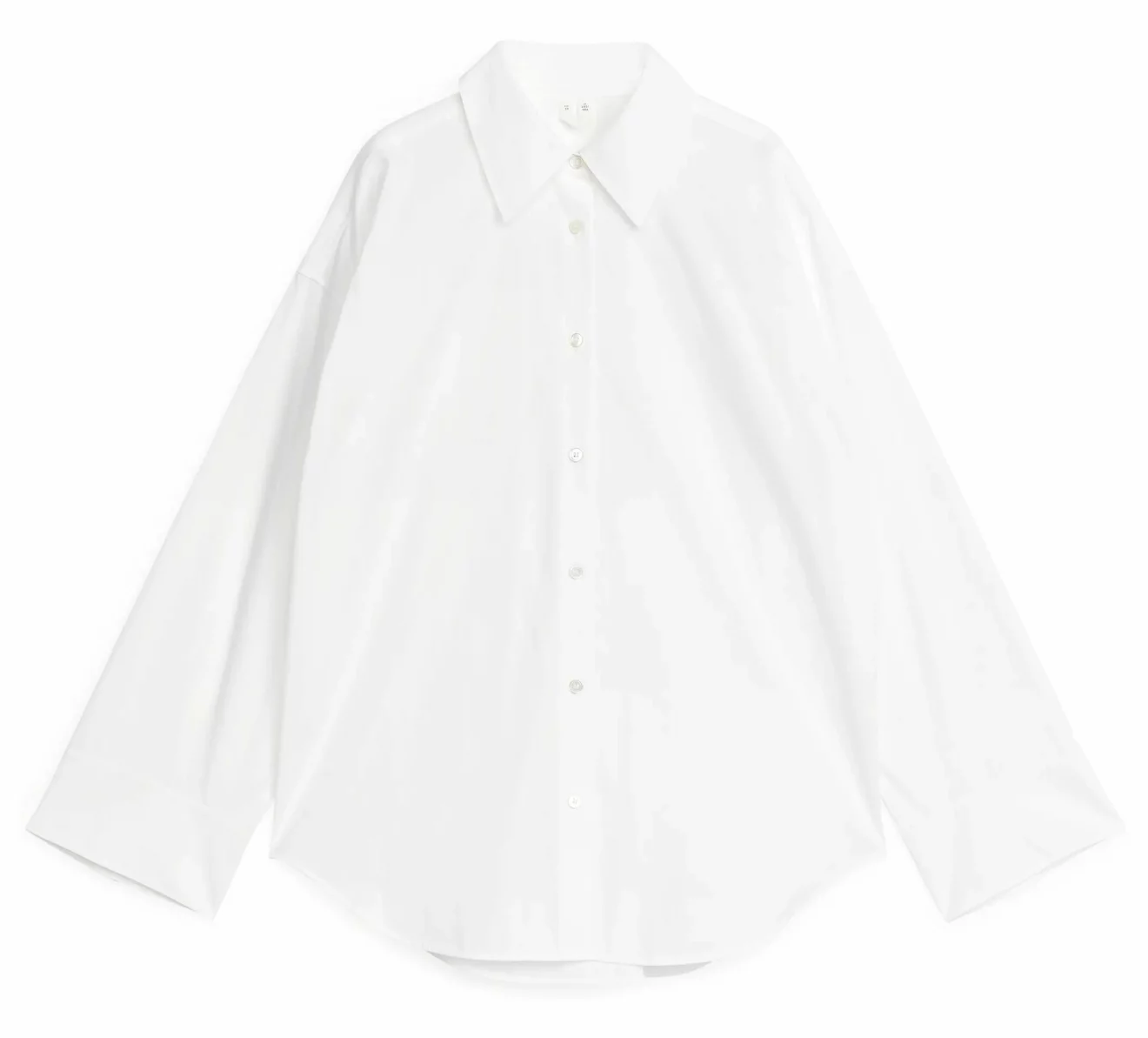 Klassisk vit skjorta i oversized passform från Arket