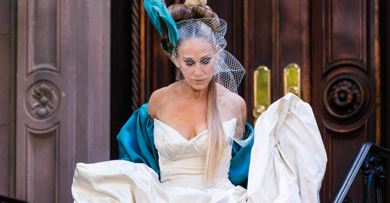 Carrie Bradshaw återanvänder den ikoniska brudklänningen i nya And just like that...