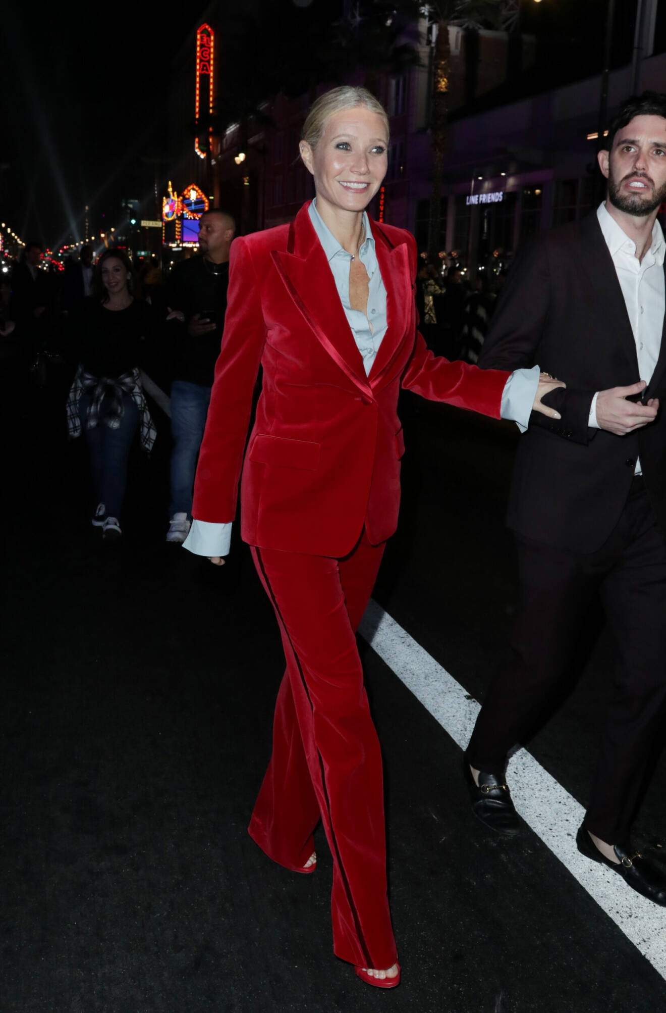 Gwyneth Paltrow återanvänder kostym från Gucci.