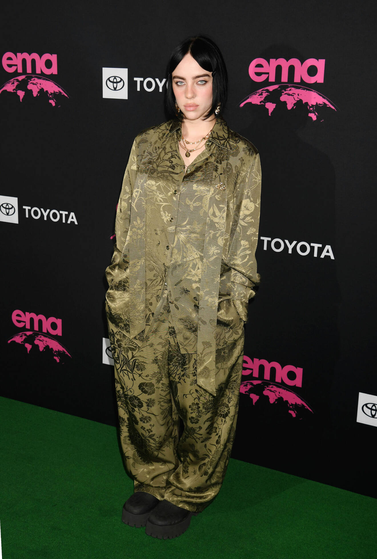 Billie Eilish återanvänder pyjamas-look