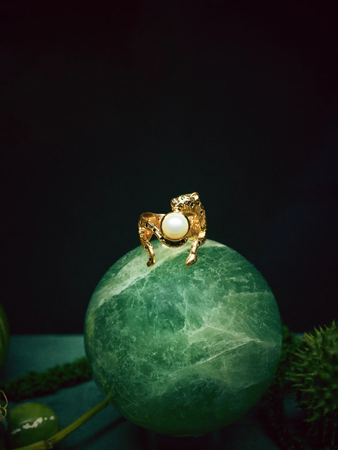 Smycke/ring från Jubileumskollektionen Cabinet of curiosities av Maria Nilsdotter.