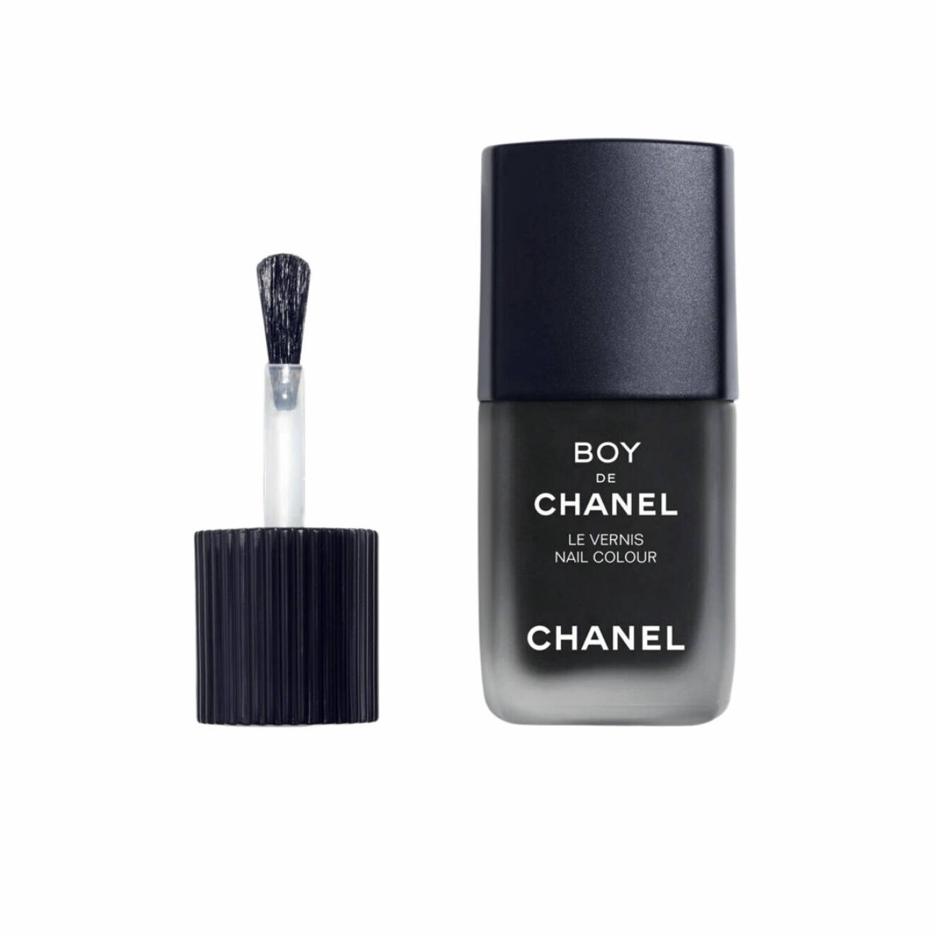Svart matt nagellack från Chanel.