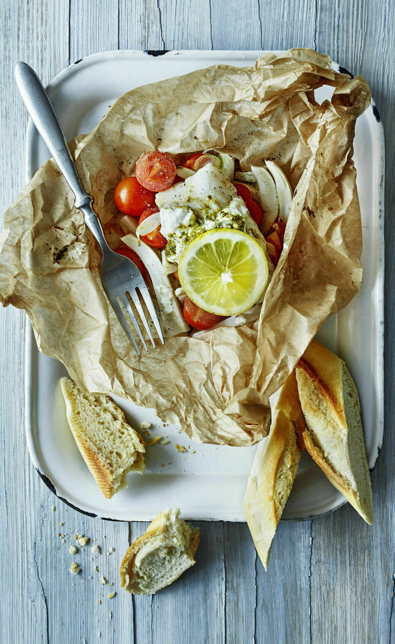 Ett fiskpaket med getost och tomat är en snabb middag när man är lite trött