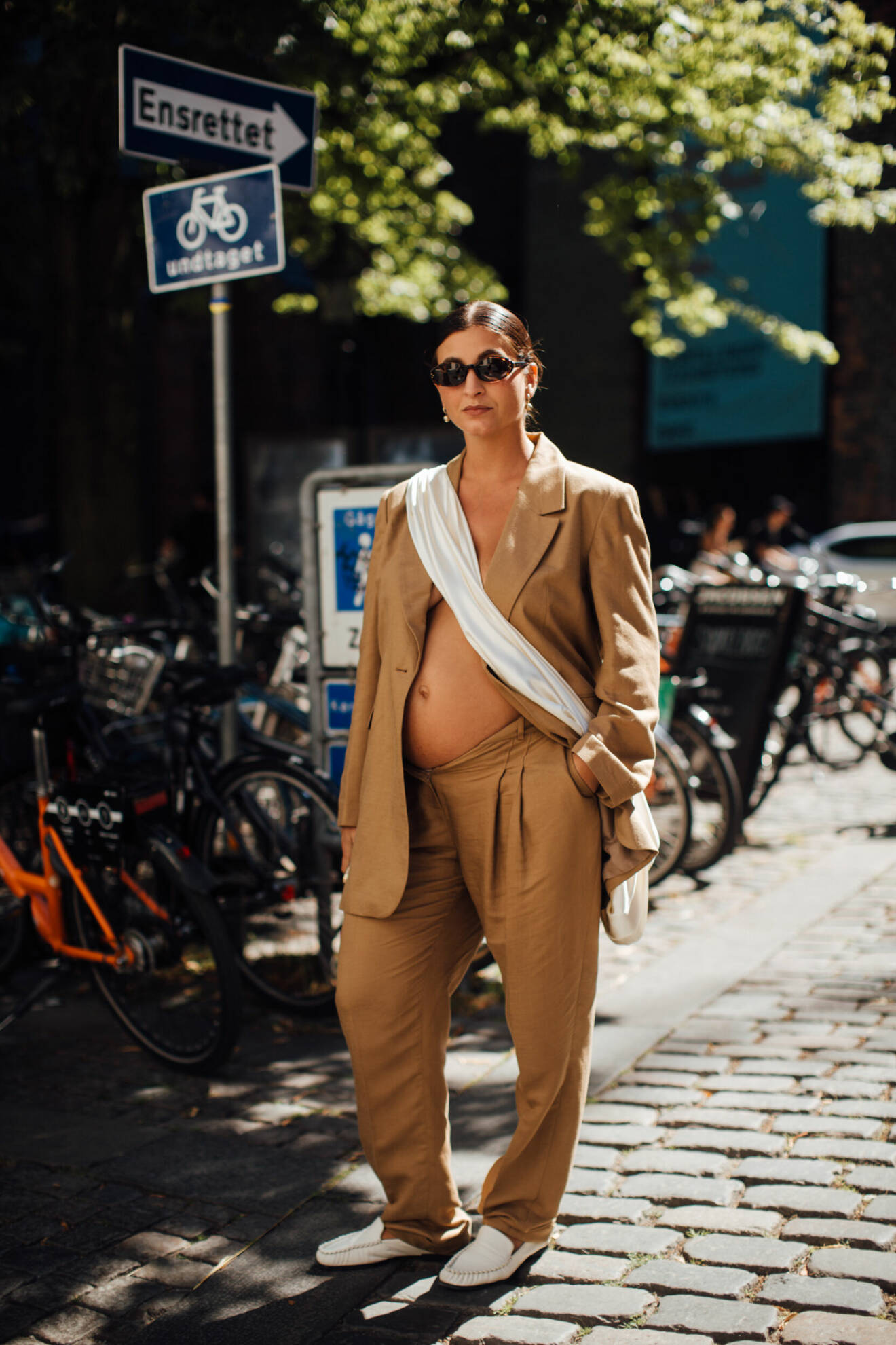 Kreativa stylingtips för gravida – naken mage