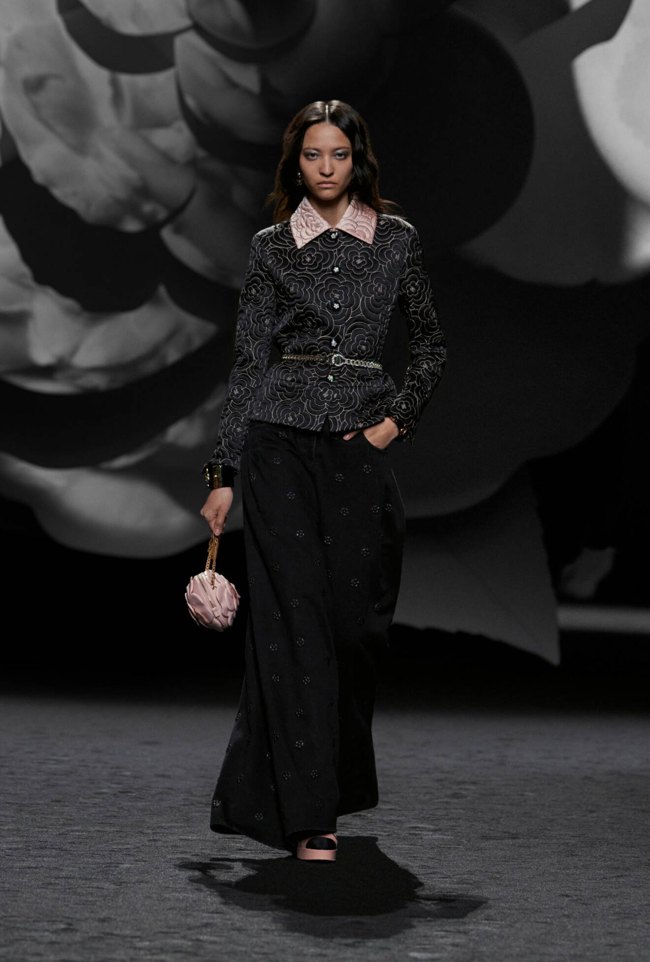 Chanel AW23 – look med blommönster.