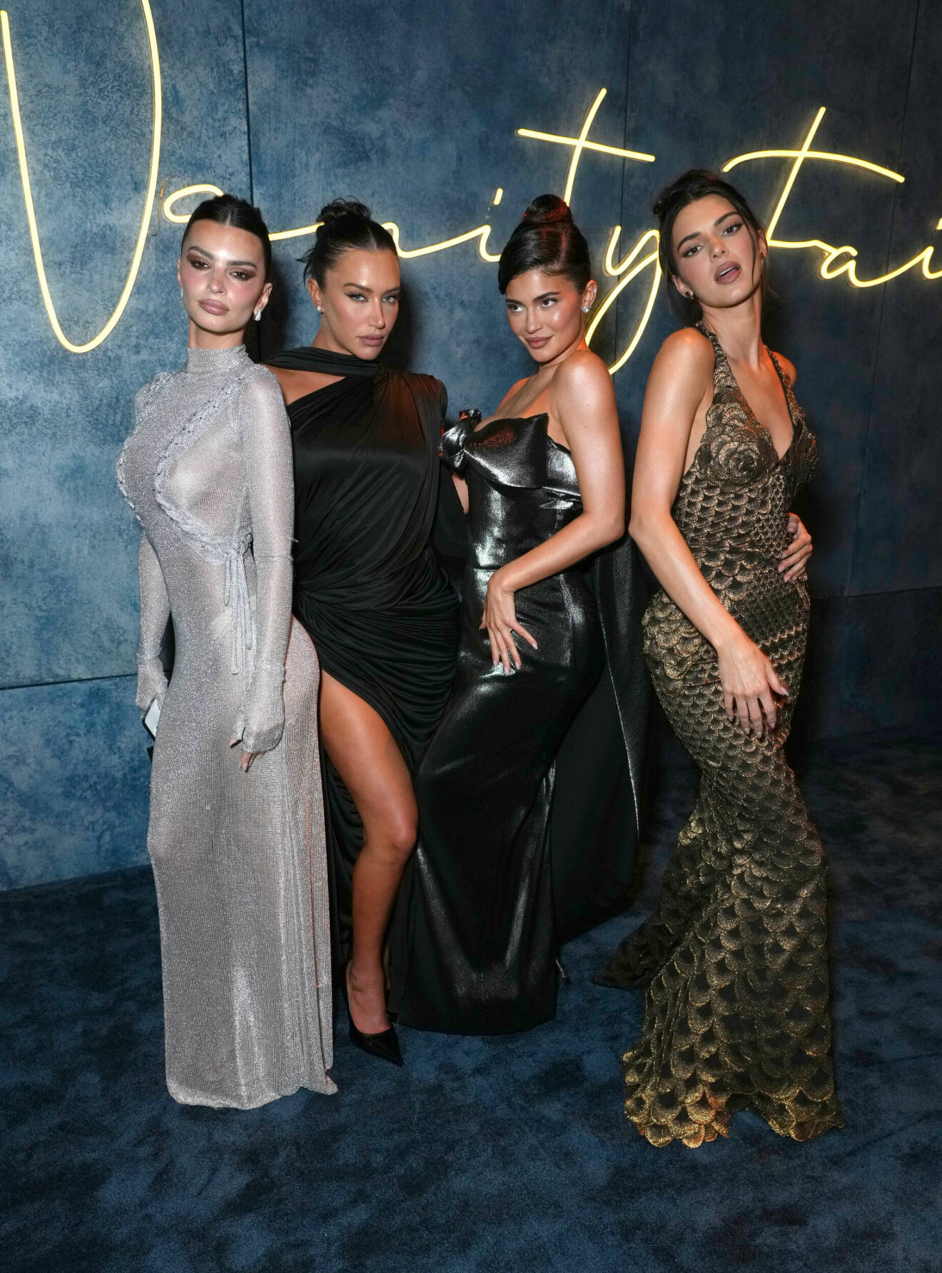Kylie och Kendall Jenner med Emily Ratajkowski och Anastasia Karanikolaou