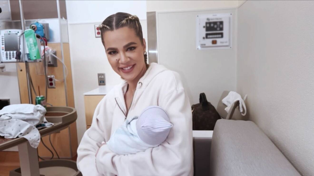 Khloe med nyfödda sonen i The Kardashians