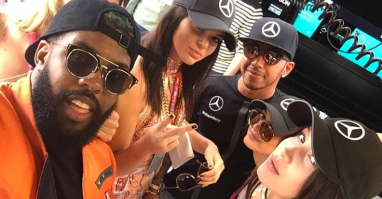 Gruppbild med bland annat Kendall Jenner och Lewis Hamilton.