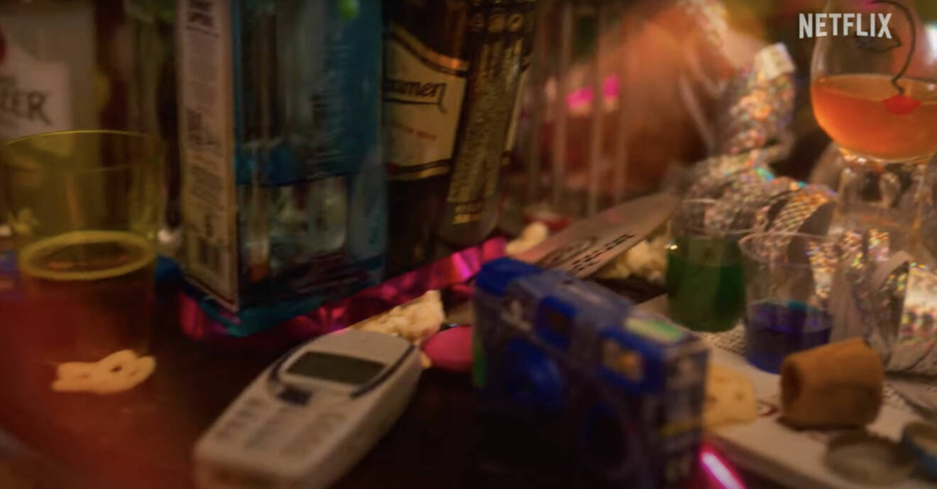 Nokia 3310 på bordet i One more time-filmen