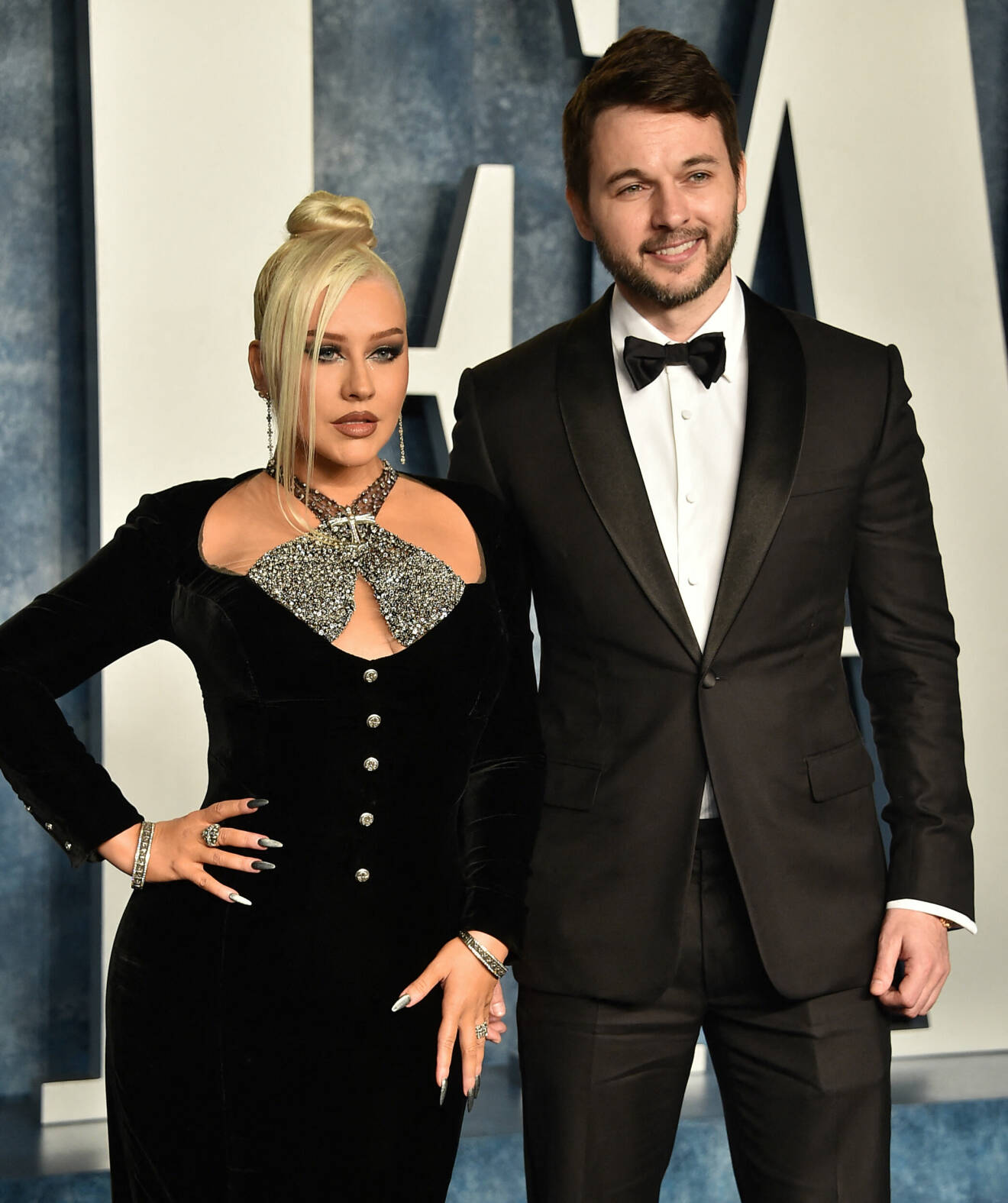 Christina Aguilera och fästmannen Matthew Rutler på Vanity fairs oscarsfest 2023.