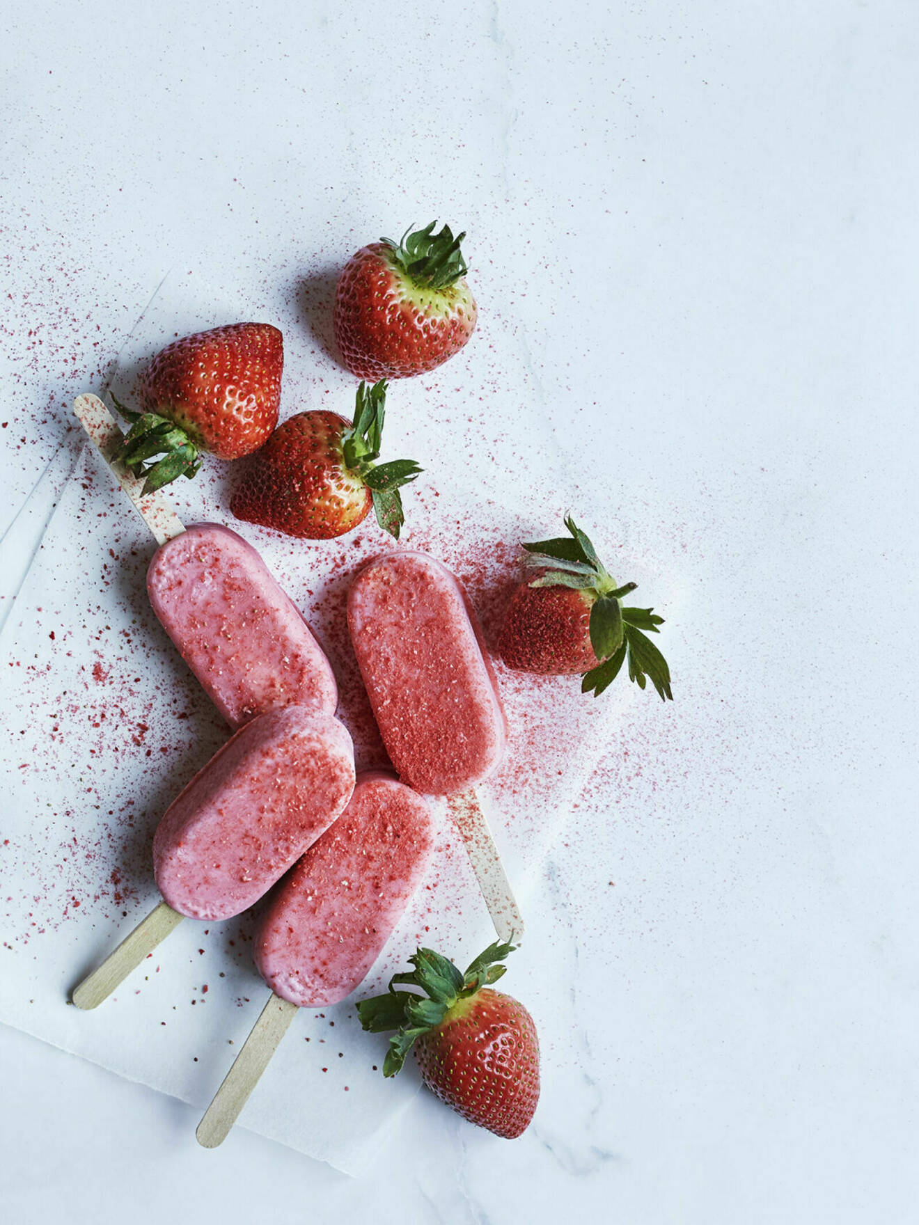Så enkel och så god jordgubbssmoothie-glass
