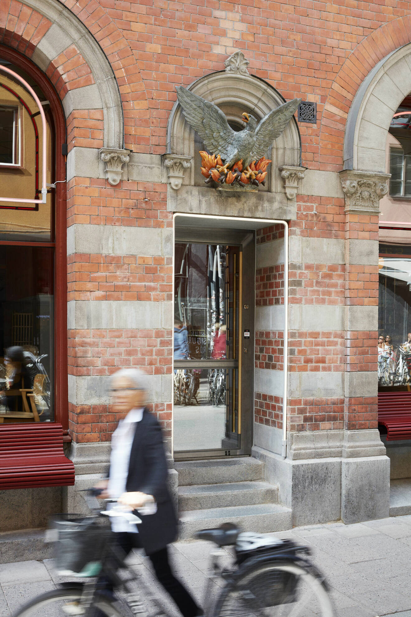 Riche Fenix på Götgatan är en klockren plats för sent häng i sommar