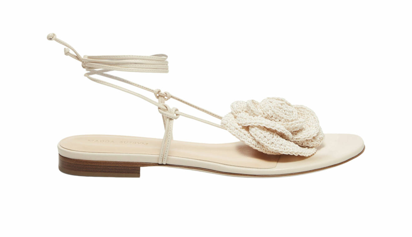 Vita sandaler med rosmotiv, Magda Butrym