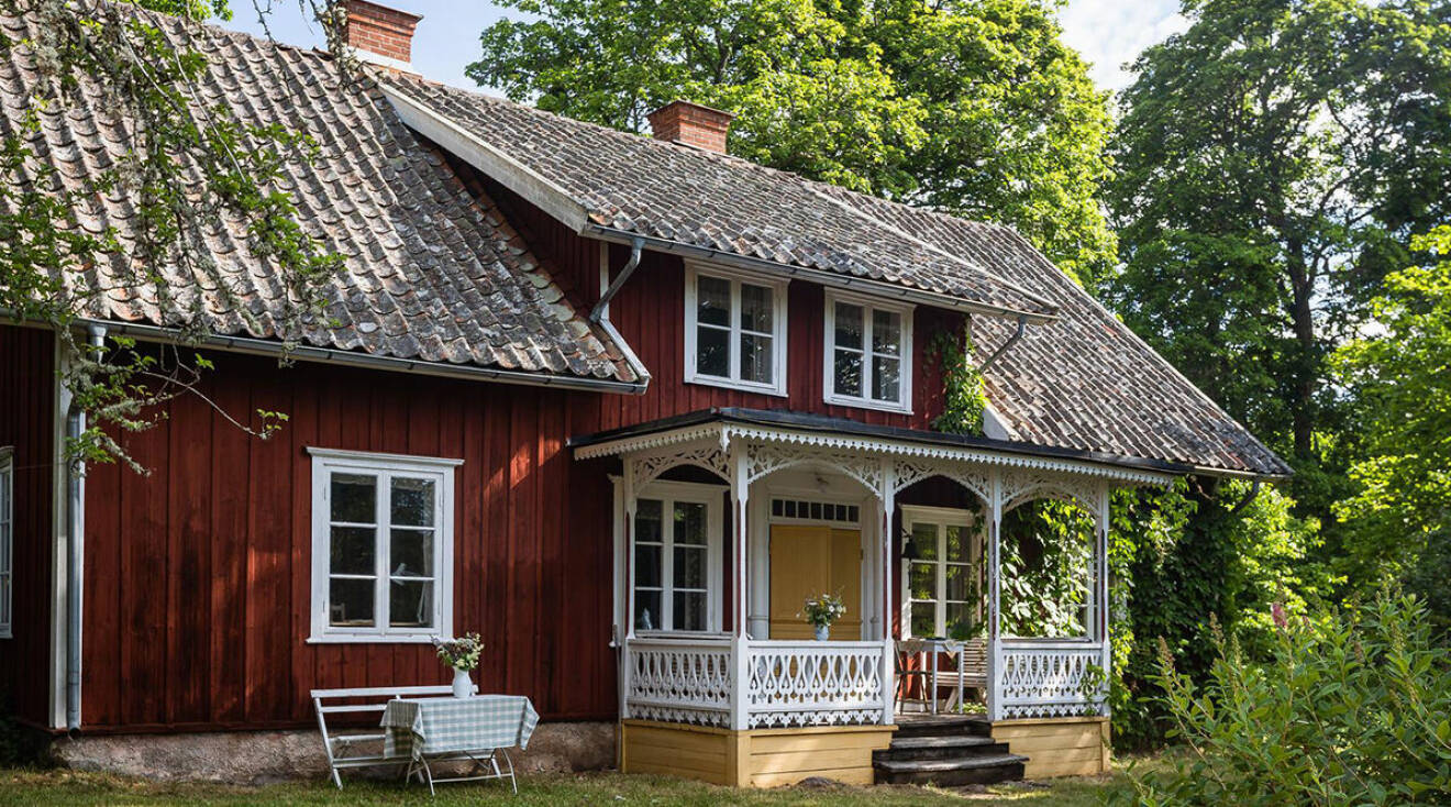Sagolik gård som Astrid Lindgren ofta besökte till salu – se bilderna