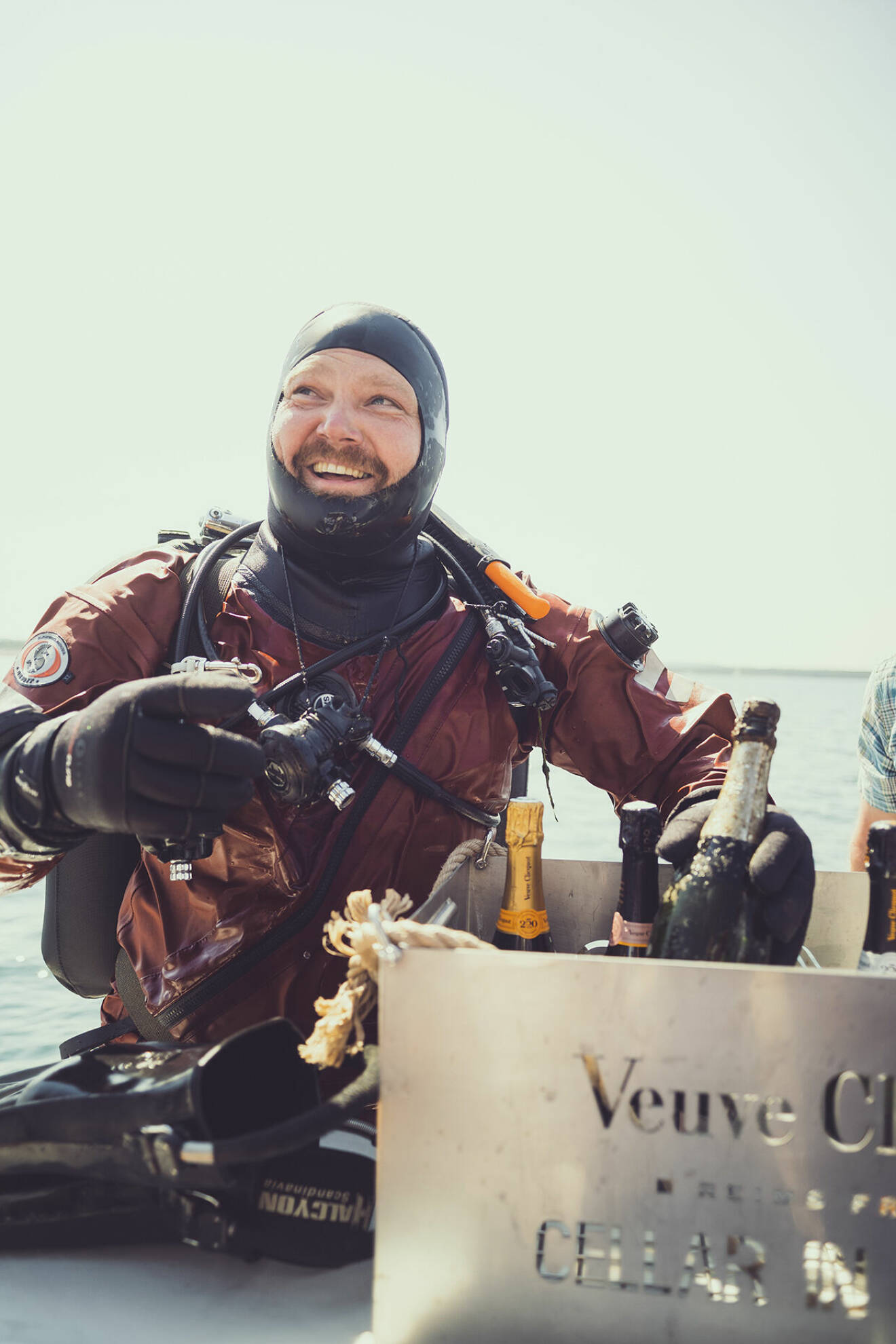 Christian Ekström är en av de dykare som fann den 170-åriga champagnen i vraket utanför Åland.