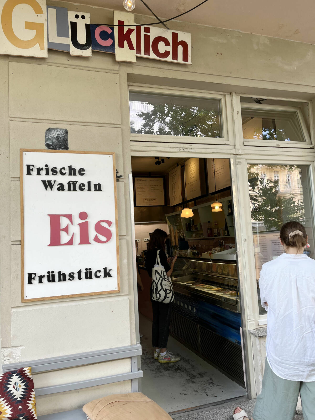 Kauf Dich Glücklich Café &amp; Mehr ligger i det mysiga området Prenzlauer Berg.