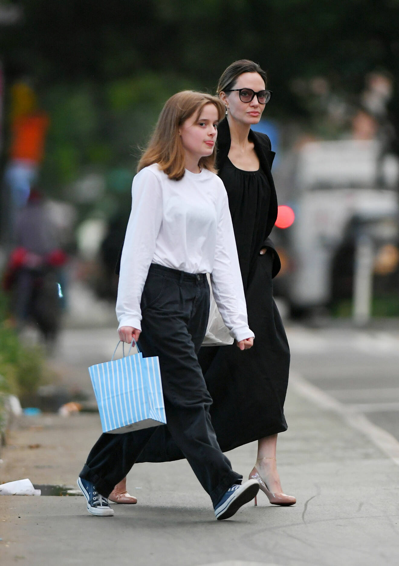 Angelina Jolie och dottern Vivienne i augusti 2023.