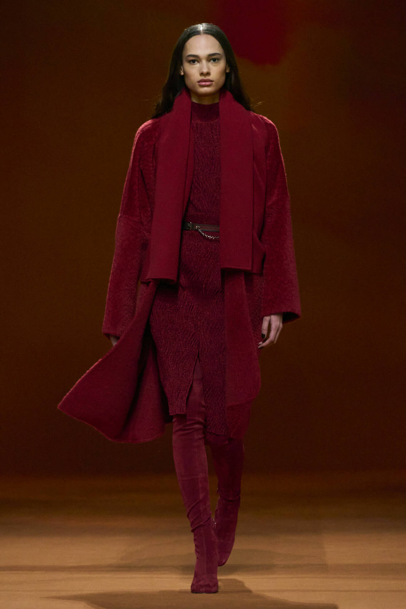 Röd look från Hermès AW23.