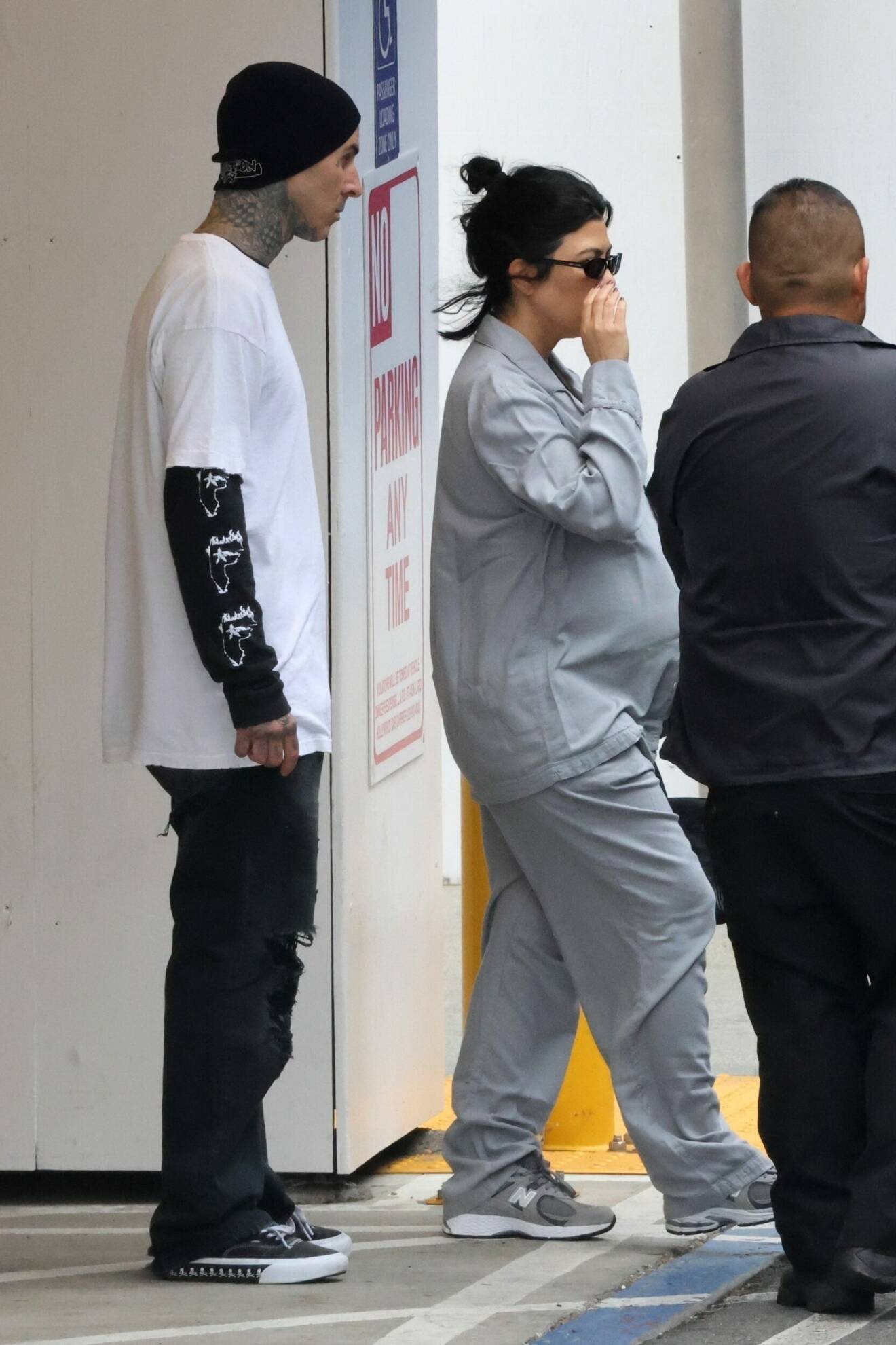 Kourtney Kardashian lämnar sjukhuset.