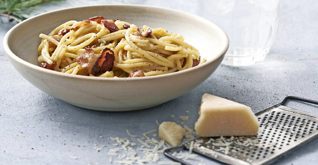 Recept på pasta carbonara med grädde och bacon