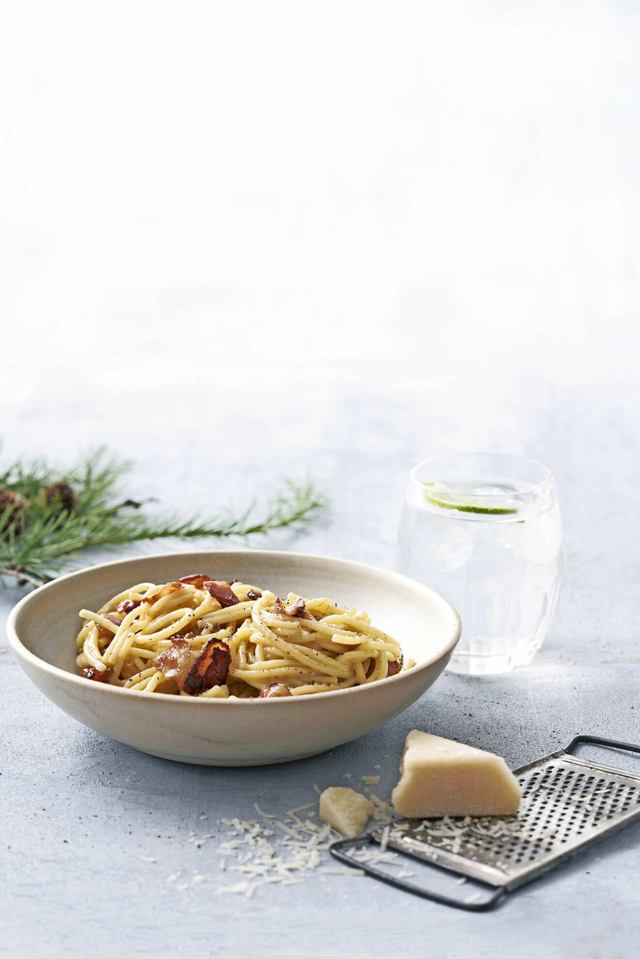 Klassikern pasta carbonara – här med grädde och bacon