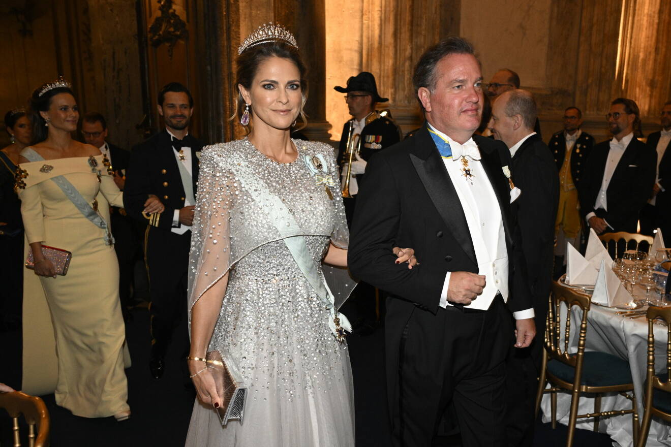 Prinsessan Madeleine och Christopher O´Neill vid kungens jubileumsmiddag 2023.