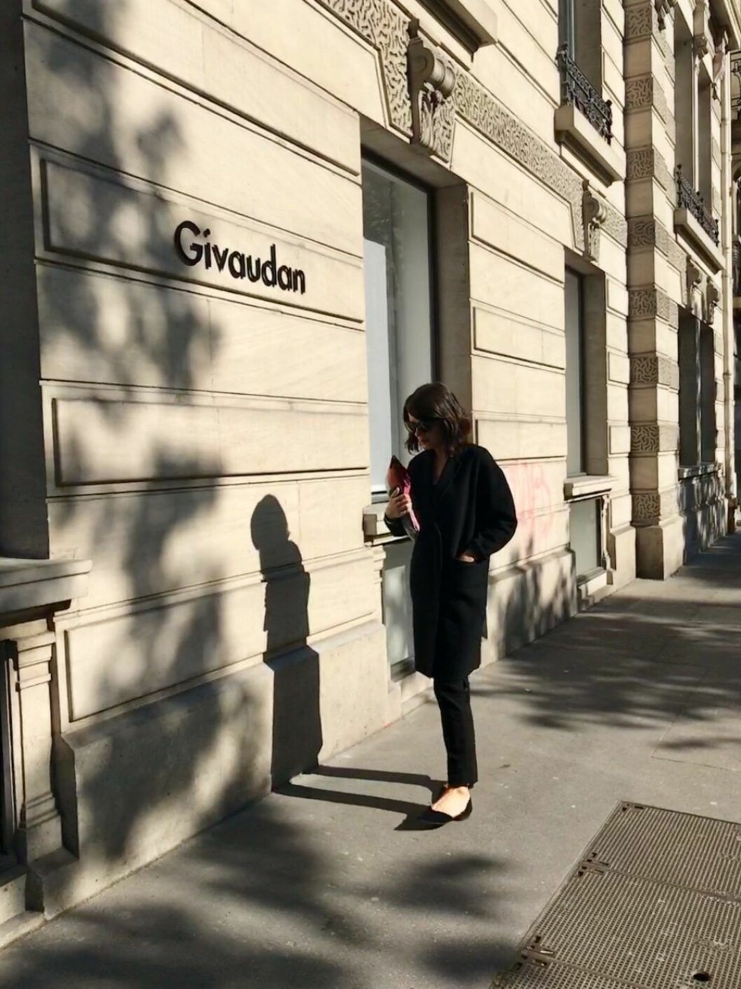 ELLEs Beautyredaktör Carin Hellman utanför Givaudan