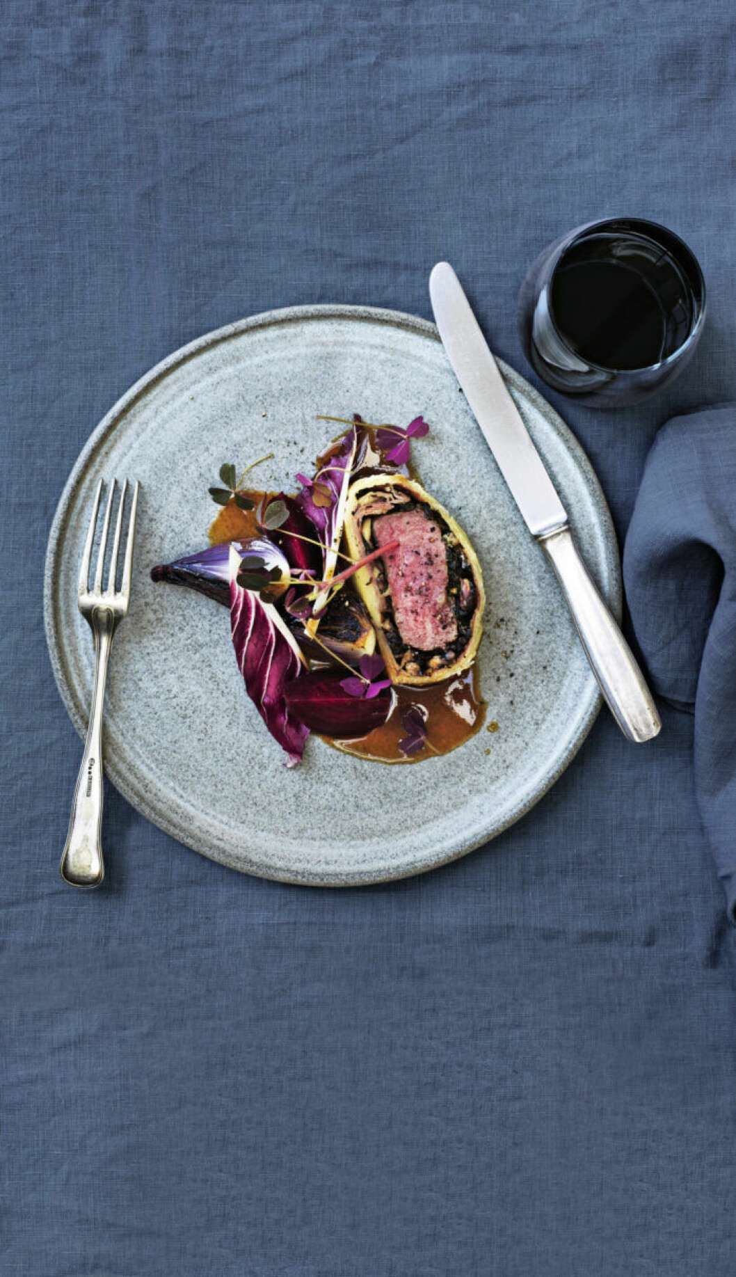 Inbakad oxfilé med svamp och rödlök. Recept på inbakad oxfilé med svamp och rödlök