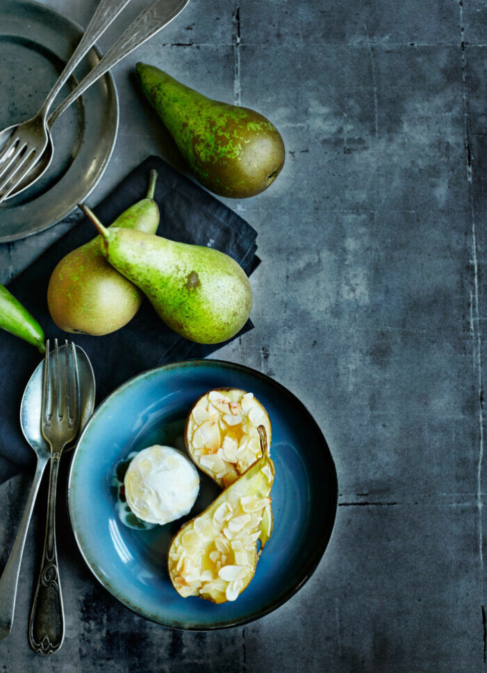 Recept på ingefärsglaserat päron med vaniljglass