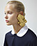 Guldiga örhängen designat av Ingela Klemetz.