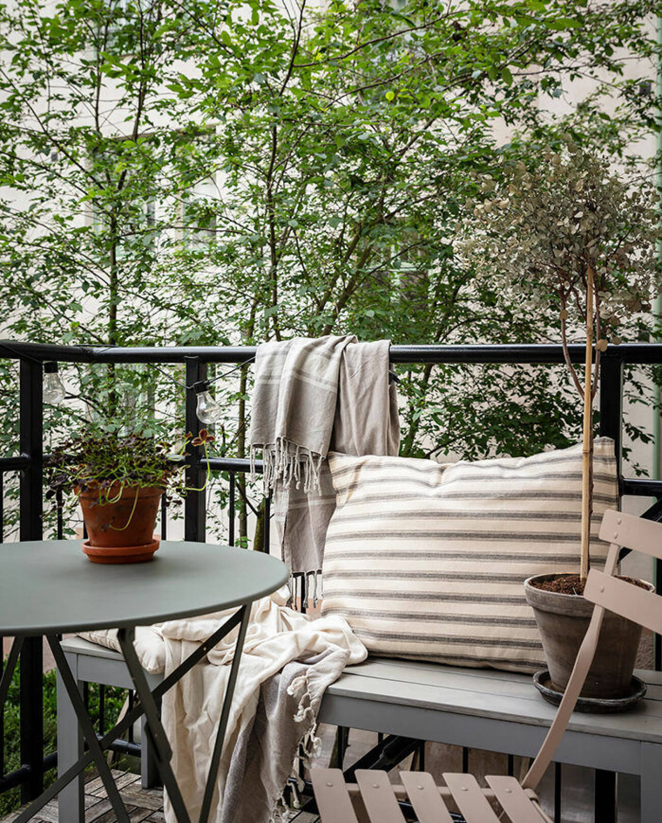Skandinavisk, lyxig compact living-balkong
