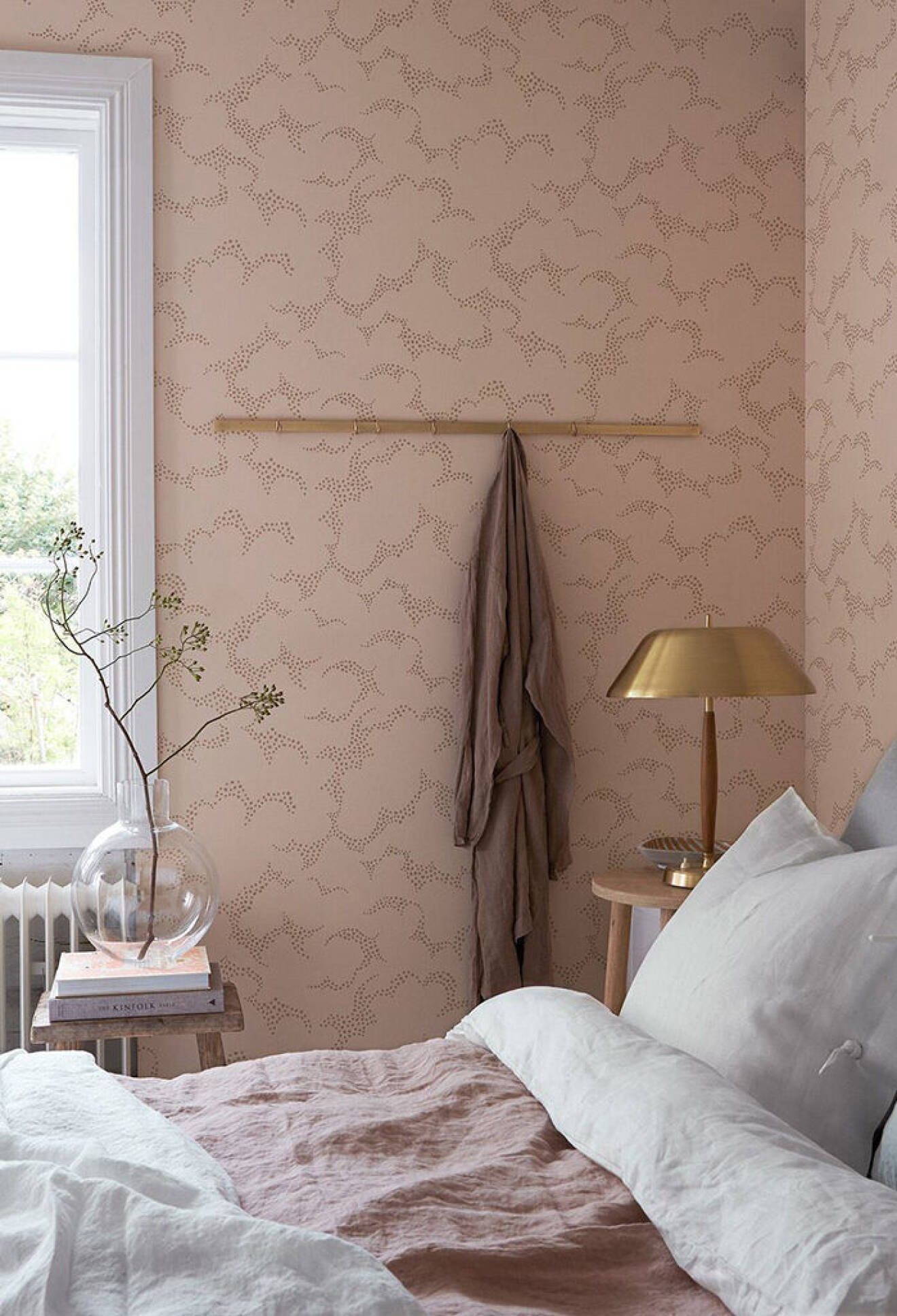 12 fina sätt att inreda med mönstrad tapet i sovrummet | ELLE