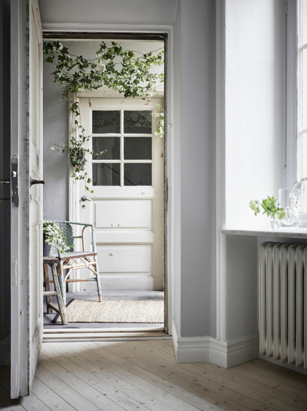 Foto: Anders Bergstedt för <a href="https://entrancemakleri.se/" target="_blank" rel="noopener">Entrance mäkleri</a>/mäklare: Erika Bergholm Skapa känslan av en hemlig trädgård med smart placering av klätterväxter