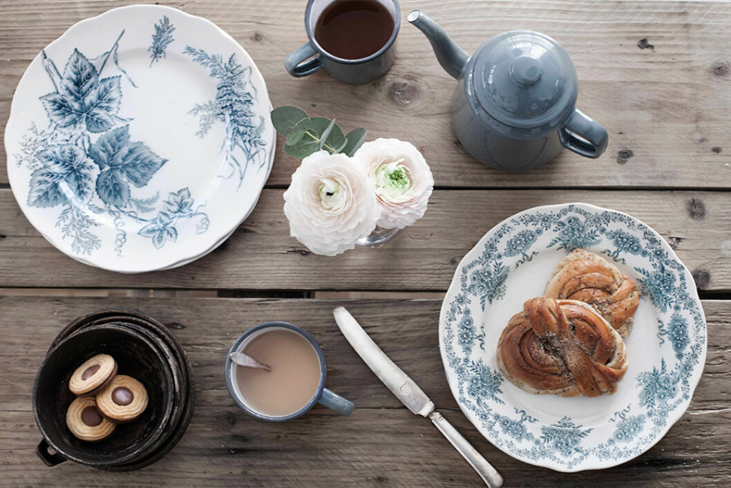 Det går att fynda mycket fint till hemmet på sajter och auktioner online. Foto: Anna Malmberg/Tradera Second hand porslin och inredningsdetaljer online hos Tradera