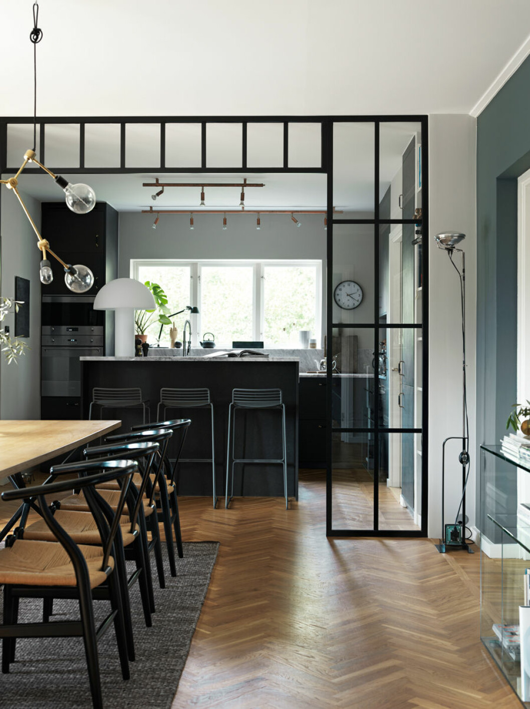 Vy från matplats till kök