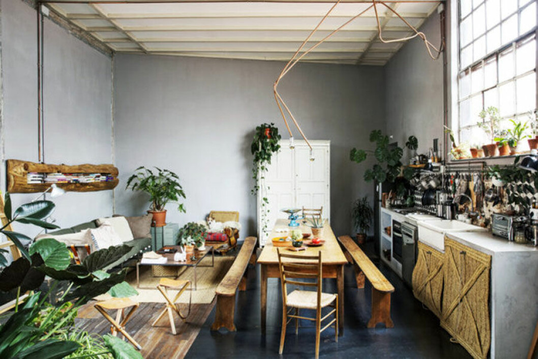 Av: Marzia Nicolini Foto: Helenio Barbetta/Living Inside Syns i: <a href="https://www.elle.se/decoration/naturnara-industriellt-i-madrid-med-en-enastaende-arbetsplats/">Naturnära och industriellt i Madrid – med en enastående arbetsplats</a>. Ljusgrå väggar