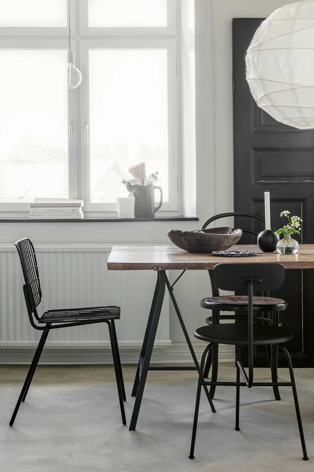Svart trädörr, matrum