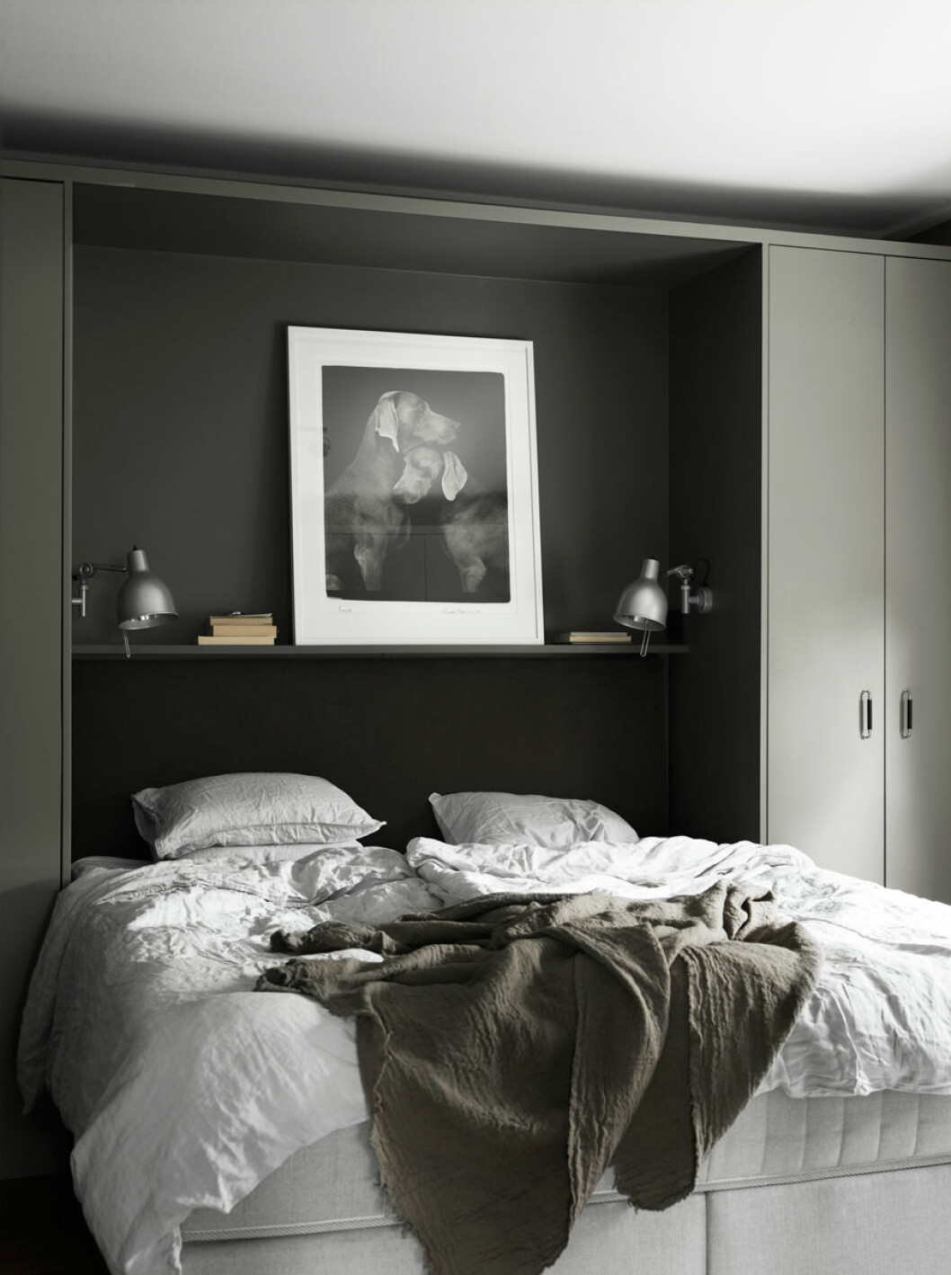 Sovrum i svarta och gråa toner