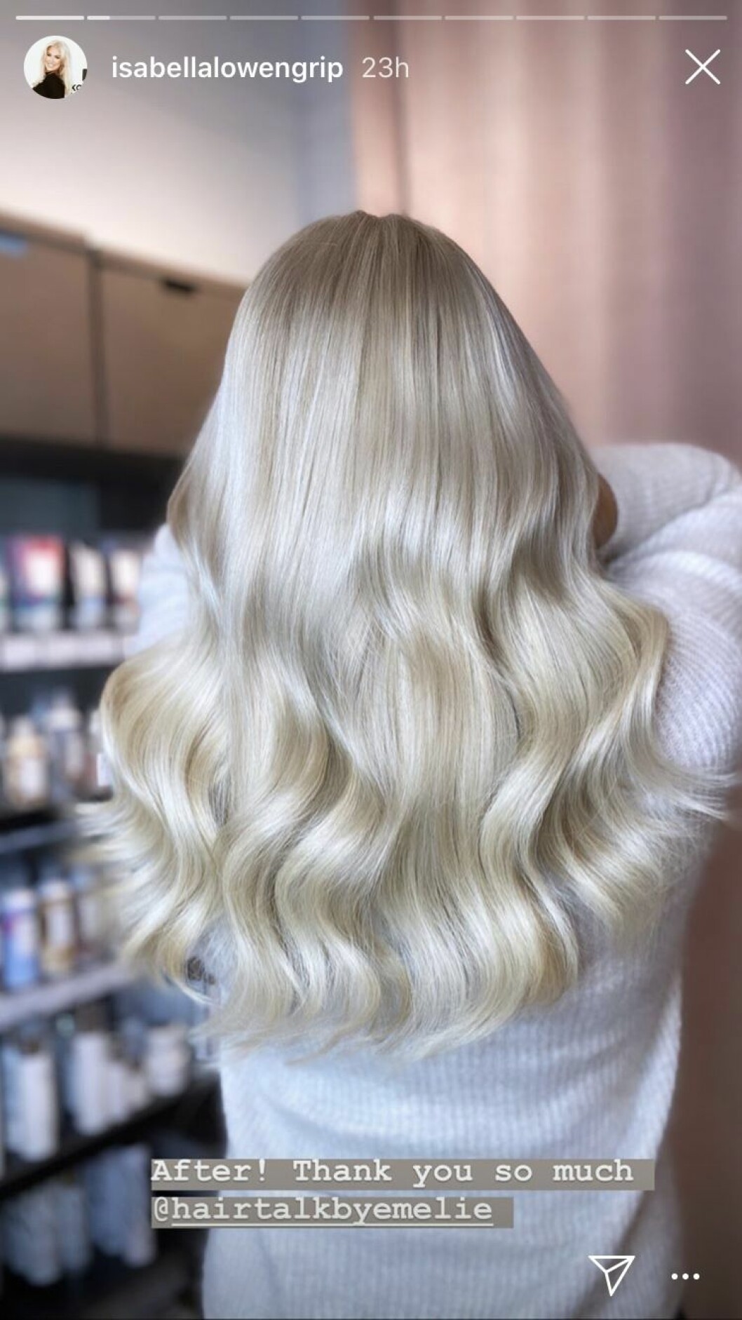 Här är bloggerskans nya frisyr. bild på ett blont hår bakifrån