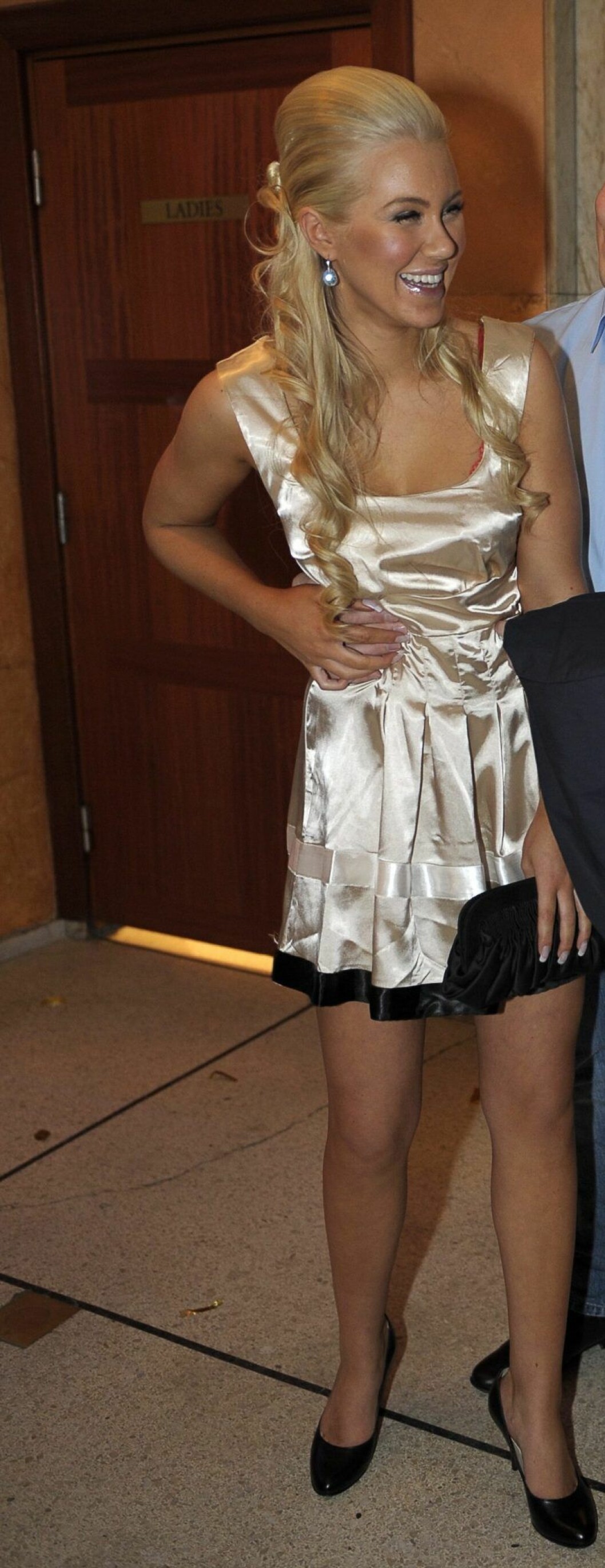 Oktober 2008. Isabella Löwengrip i guldklänning